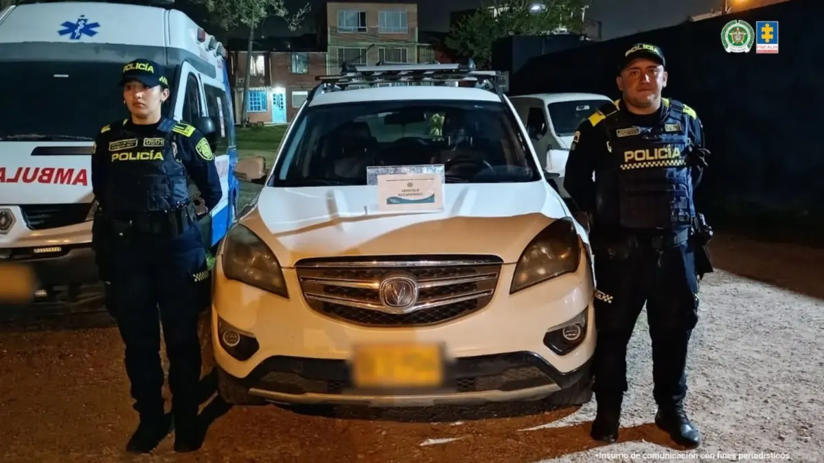 En Soacha: judicializan a hombre que habría sido sorprendido con vehículo hurtado 2 En Soacha: judicializan a hombre que habría sido sorprendido con vehículo hurtado En un operativo de registro y control realizado en el barrio San Nicolás, en Soacha, las autoridades capturaron a un hombre quien fue sorprendido movilizándose en un vehículo que presentaba serias irregularidades.