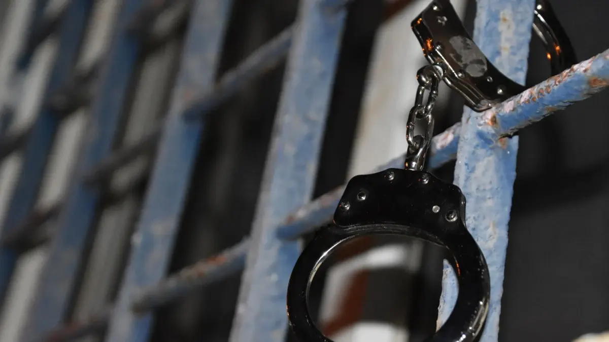 En Soacha: judicializan a hombre que habría sido sorprendido con vehículo hurtado 1 En Soacha: judicializan a hombre que habría sido sorprendido con vehículo hurtado En un operativo de registro y control realizado en el barrio San Nicolás, en Soacha, las autoridades capturaron a un hombre quien fue sorprendido movilizándose en un vehículo que presentaba serias irregularidades.