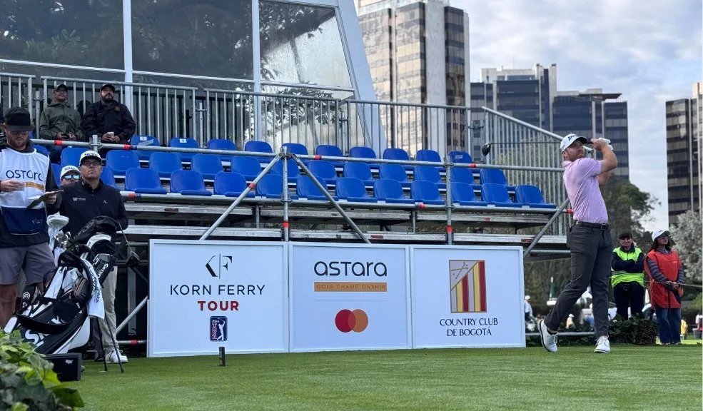 La élite del golf mundial aterriza en Bogotá: el Country Club abre sus puertas al Astara Championship 2026 El torneo de Golf, parada oficial del Korn Ferry Tour, reúne desde hoy a 144 profesionales que buscan su ascenso al PGA Tour. Además de los birdies, el evento promete una experiencia inmersiva para los aficionados.