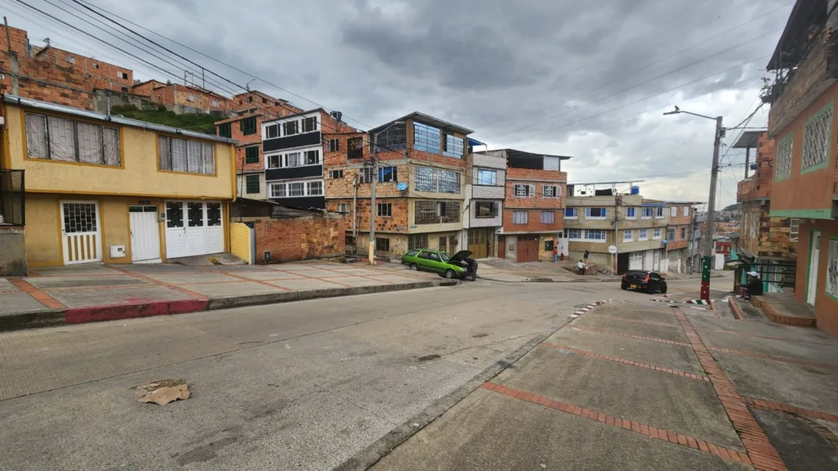 Rafael Uribe: ataque a bala acaba con mujer en Diana Turbay 3 Rafael Uribe: ataque a bala acaba con mujer en Diana Turbay Leidy Gineth Cucaita Ardila fue asesinada a tiros a plena luz del día mientras se tomaba unos tragos con amigos en una tienda del barrio Diana Turbay, en la localidad de Rafael Uribe.