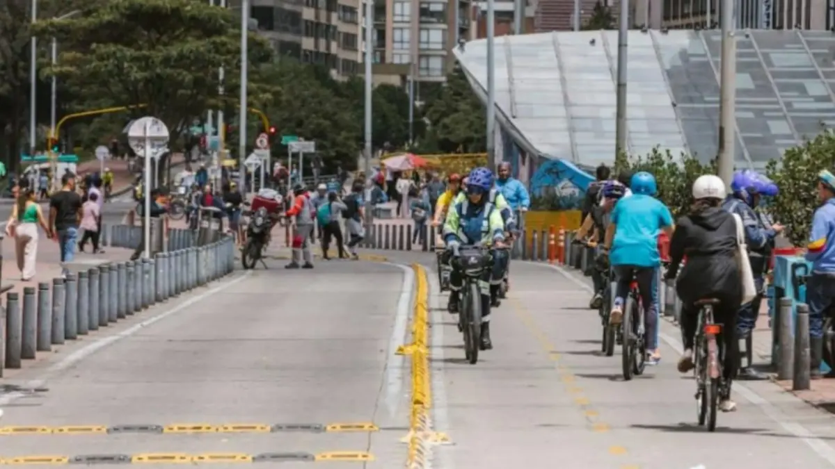 Lo que debe saber del Día sin Carro y Sin Moto para este 5 de febrero Este jueves 5 de febrero de 2026, Bogotá vivirá una nueva jornada de Día sin Carro y Sin Moto, con restricción para vehículos particulares durante 16 horas. Conozca los horarios, las excepciones y cómo movilizarse en la ciudad.