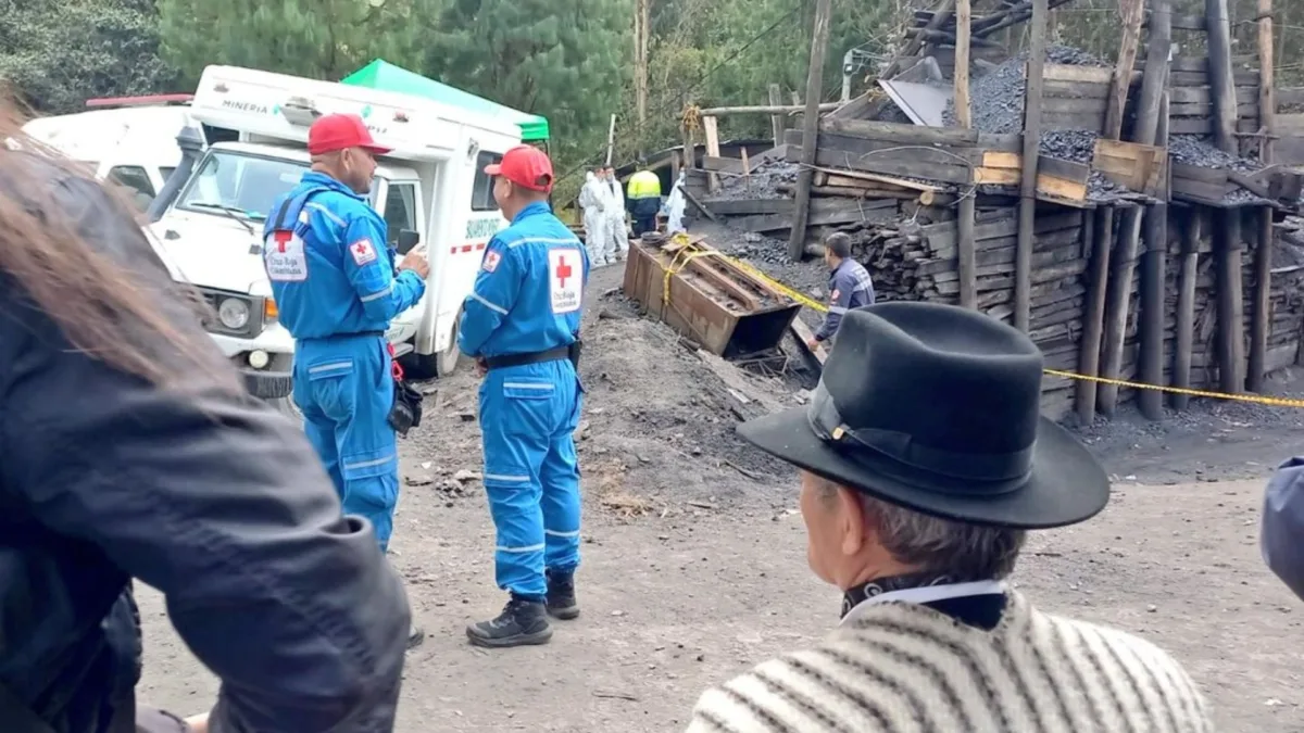 Rescatan los dos últimos cuerpos de mineros atrapados en socavón en Guachetá 4 Rescatan los dos últimos cuerpos de mineros atrapados en socavón en Guachetá Equipos de socorro y autoridades rescataron este sábado los dos últimos cuerpos de los seis mineros que fallecieron al interior de la mina 'Mata Siete', ubicada en zona rural del municipio de Guachetá (Cundinamarca).