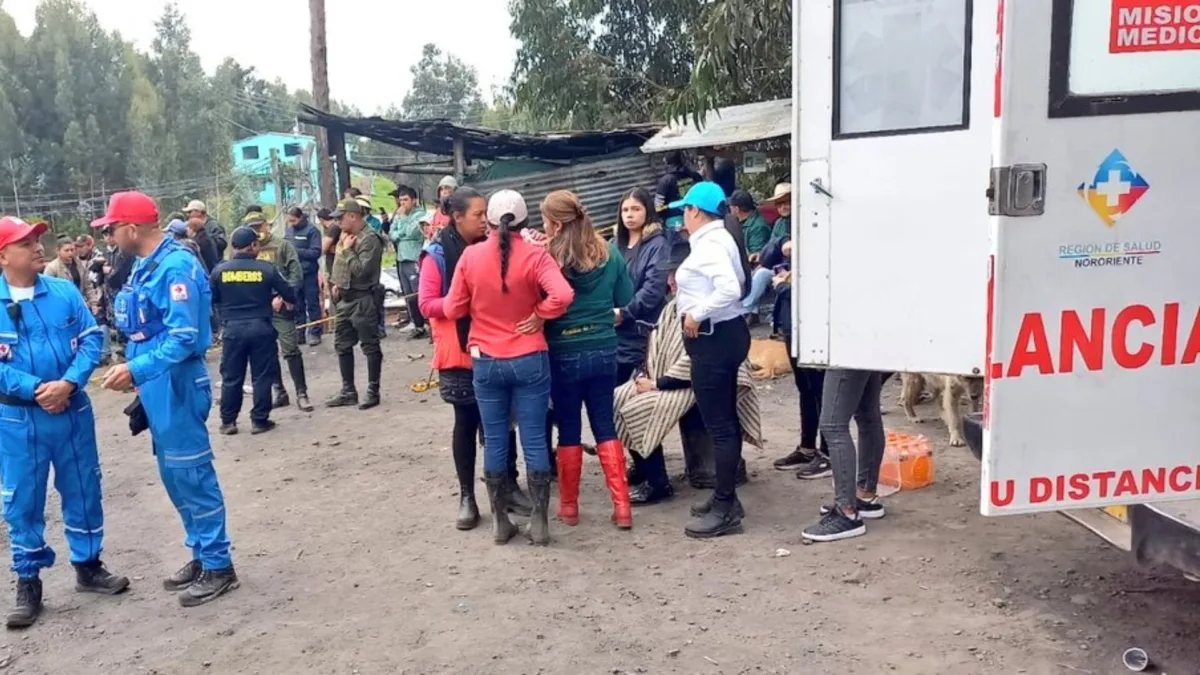 Rescatan los dos últimos cuerpos de mineros atrapados en socavón en Guachetá Equipos de socorro y autoridades rescataron este sábado los dos últimos cuerpos de los seis mineros que fallecieron al interior de la mina 'Mata Siete', ubicada en zona rural del municipio de Guachetá (Cundinamarca).
