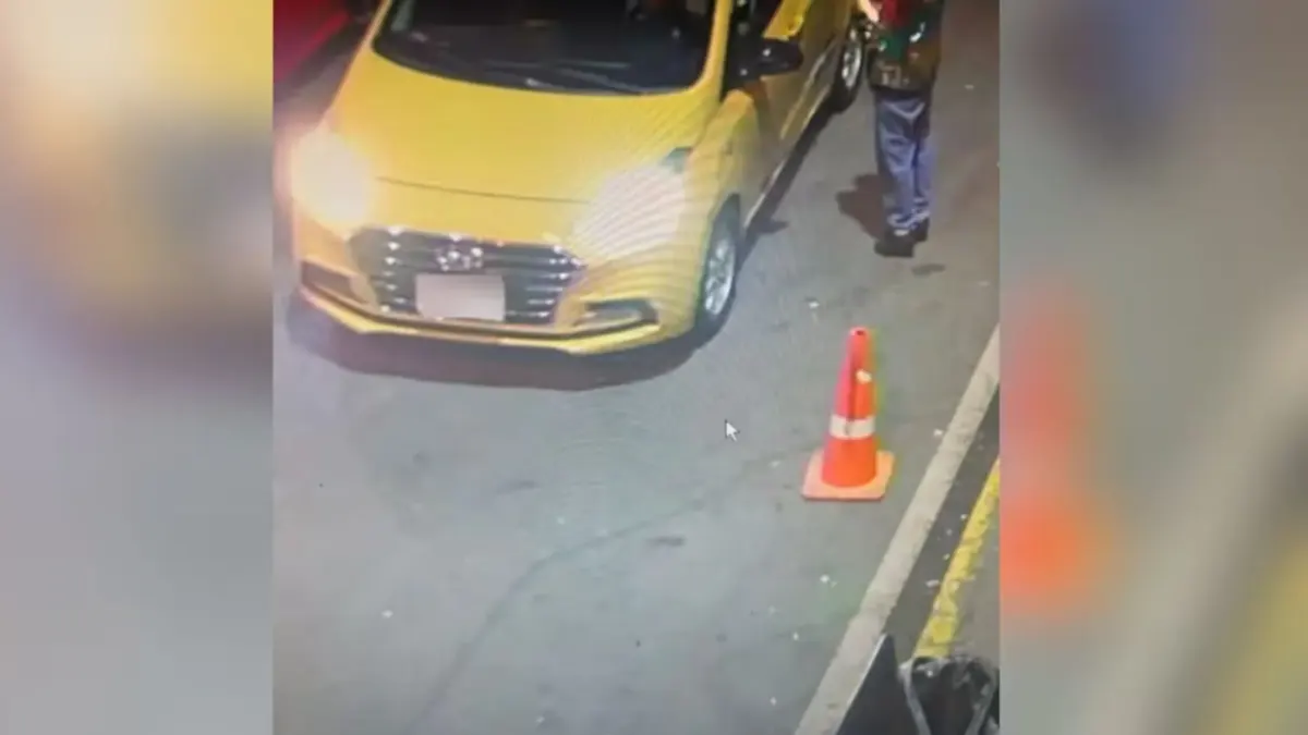 Revelan foto del presunto taxi que habría abordado Diana Ospina antes de desaparecer 2 Revelan foto del presunto taxi que habría abordado Diana Ospina antes de desaparecer Hay más información en la búsqueda de Diana Ospina Guevara tras la aparición de una imagen que podría ser fundamental para reconstruir sus últimos movimientos.