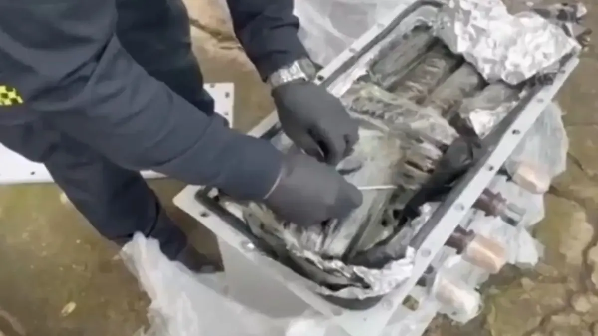 Incautan 81 kilos de marihuana ocultos en transformadores de energía en El Dorado En un operativo de control rutinario en las bodegas de carga del aeropuerto El Dorado, la Policía Nacional asestó un golpe al tráfico de estupefacientes bajo una modalidad de camuflaje poco convencional.