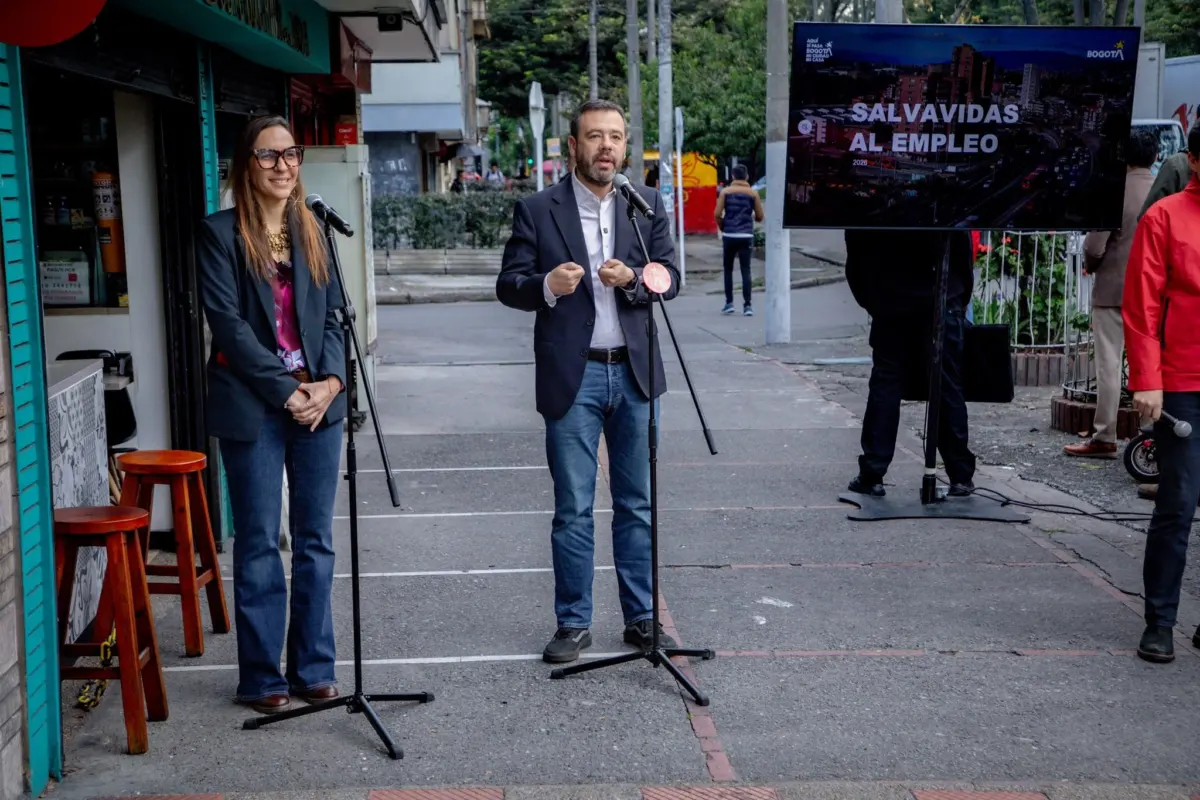 Distrito lanza 'Salvavidas de empleo' para evitar despidos por aumento de salario mínimo Si el aumento del salario mínimo lo tiene sufriendo para cuadrar las cuentas, el Distrito lanzó 'Salvavidas al Empleo' para que no tenga que echar a nadie ni cerrar su negocio.