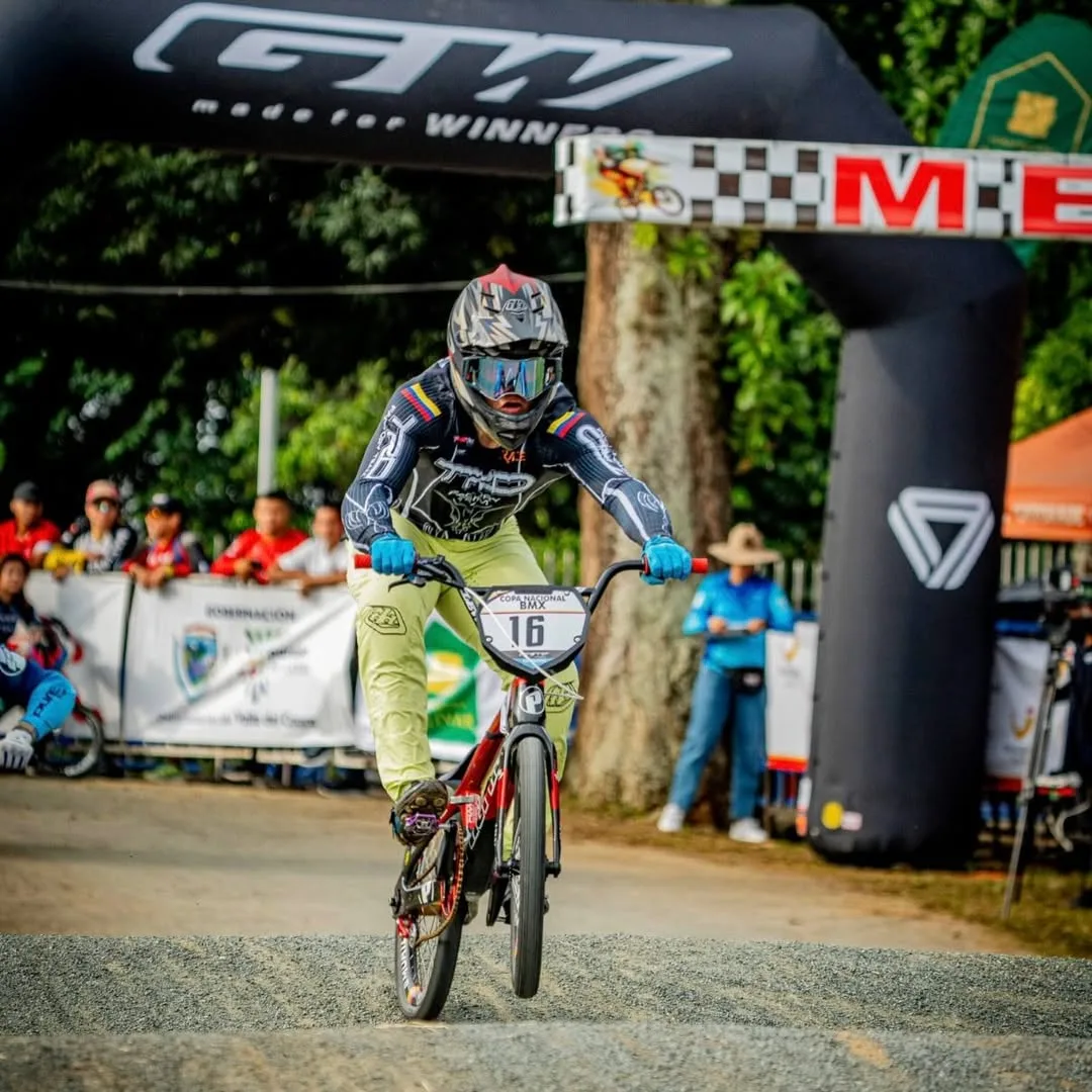Santiago Suárez, el ‘Huracán’ del BMX que sueña con brillar en el Mundial 1 Santiago Suárez, el ‘Huracán’ del BMX que sueña con brillar en el Mundial