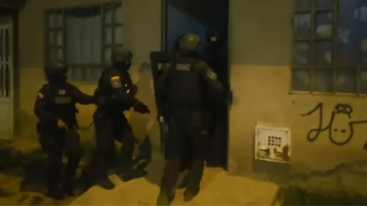 Soacha: 71 capturados en quince días por delitos como drogas, armas, hurto y homicidio Del 7 al 19 de febrero las autoridades de Soacha han llevado a cabo 71 capturas por diferentes delitos. La mayoría de los procesos han sido por la venta de estupefacientes, hurto, porte ilegal de armas, homicidio, violencia sexual e intrafamiliar.