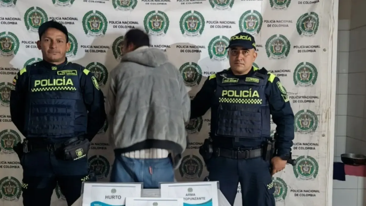 Soacha: judicializados cuatro hombres por hurto violento de motocicletas 1 Soacha: judicializados cuatro hombres por hurto violento de motocicletas Los cuatro hombres fueron capturados en flagrancia en el vecino municipio de Soacha, luego de cometer el hurto de motocicletas en hechos independientes.
