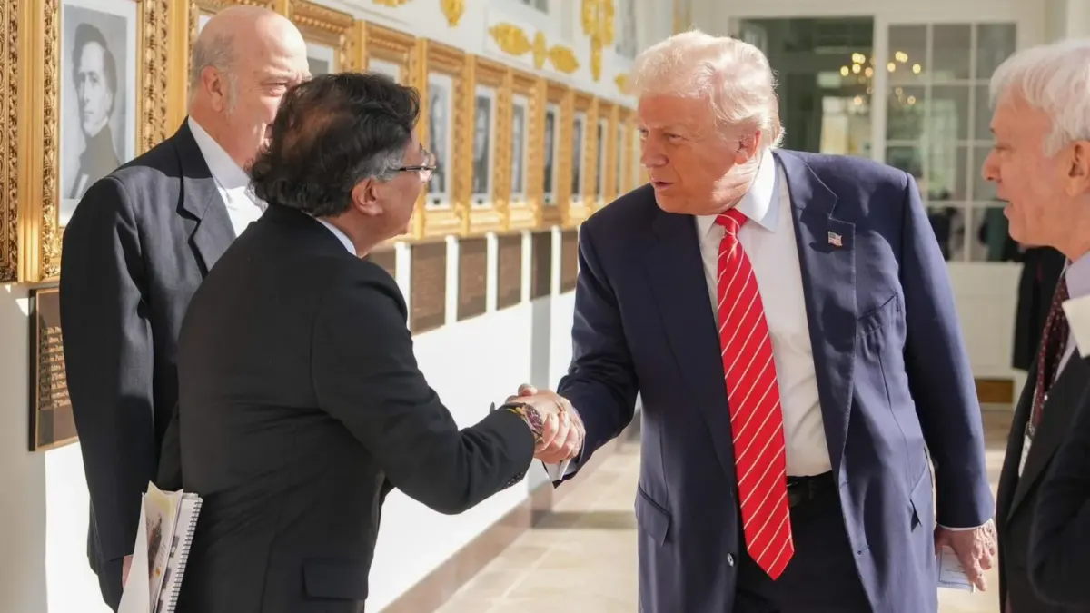 "Gustavo, un gran honor. Amor a Colombia": mensaje de Trump a Petro tras reunión Tras una reunión de casi dos horas en el despacho presidencial, el mandatario colombiano Gustavo Petro compartió sus primeras impresiones sobre el esperado encuentro con su homólogo estadounidense, Donald Trump.