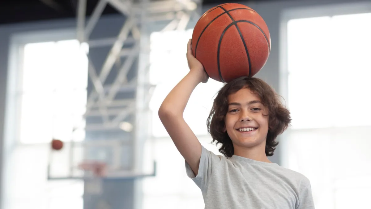 150 niños participaron de torneo gratis de baloncesto 1 150 niños participaron de torneo gratis de baloncesto En el Polideportivo de Compensar de la Avenida 68, 150 niños de distintas localidades de Bogotá se dieron cita para disputar un torneo gratuito de baloncesto, como una forma de ofrecer a niños y jóvenes un entorno pensado para vivir el deporte de forma organizada y participativa.