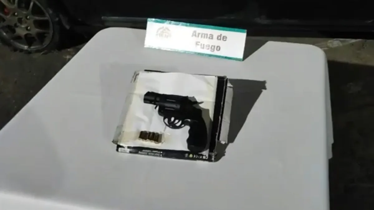 Tunjuelito: se les dañó el ‘control’, cayó banda que robaba carros con clonador 2 Tunjuelito: se les dañó el ‘control’, cayó banda que robaba carros con clonador Una banda que, al parecer, robaba carros clonando la señal del control remoto fue capturada en Tunjuelito tras una persecución que comenzó luego del hurto de un vehículo. Durante el operativo hubo un intercambio de disparos y uno de los sospechosos resultó herido.
