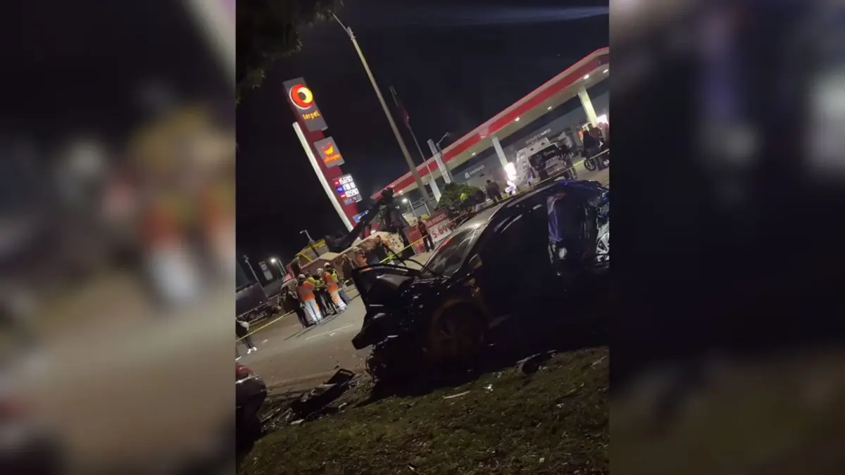 Usaquén: madre e hija perdieron la vida en impactante accidente en la Autonorte Un impactante accidente múltiple ocurrido en la localidad de Usaquén dejó sin vida a una mujer de 72 años y otra de 35 años en la madrugada de este jueves. Autoridades evalúan si el conductor que ocasionó el siniestro iba en estado de embriaguez y manejaba con exceso de velocidad.