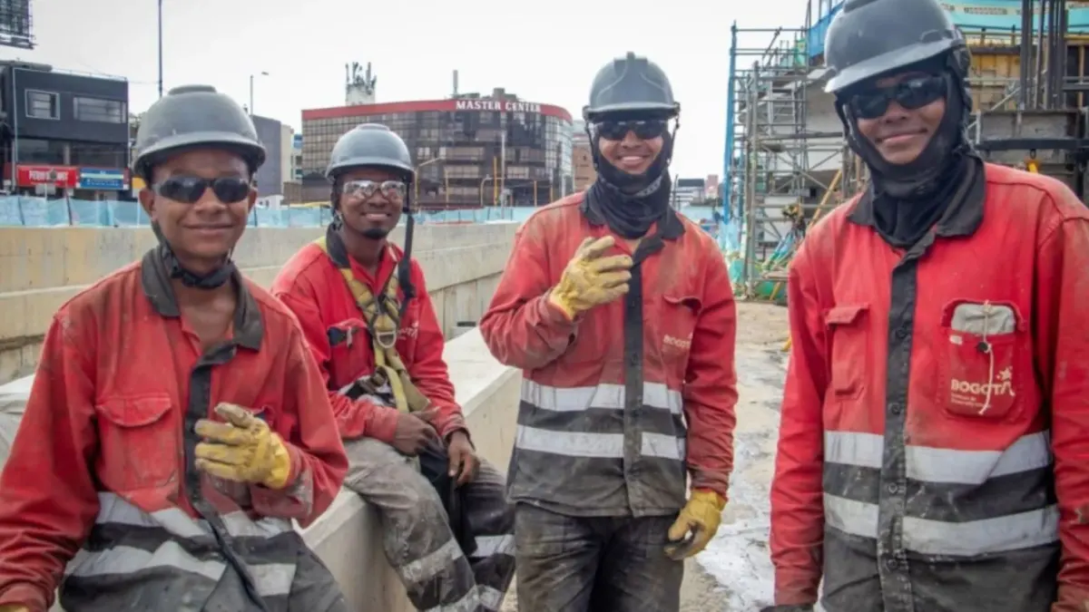 Vacantes disponibles en la obra de la nueva calle 13: conozca cómo postularse 1 Vacantes disponibles en la obra de la nueva calle 13: conozca cómo postularse ¿Buscando empleo? Acceda a vacantes de conducción, ayudante de obra, auxiliar de tráfico, brigadista de aseo, entre otros cargos, para contribuir a la construcción de la nueva calle 13.