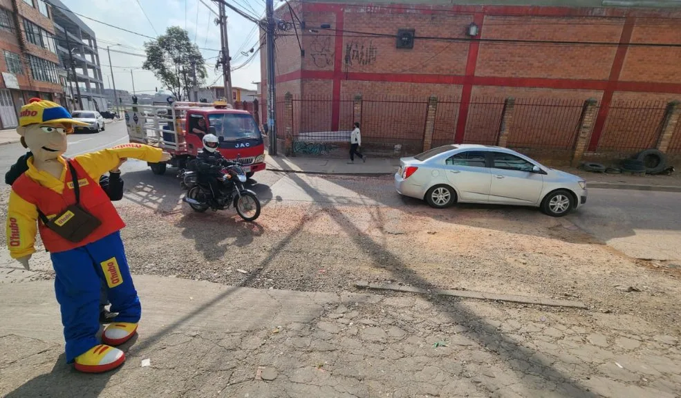 Vecinos de Bosa Centro están mamados de la ‘huecamenta’ en la zona Los habitantes del barrio La Sultana, en la localidad de Bosa, denuncian un deterioro extremo en una de sus calles.