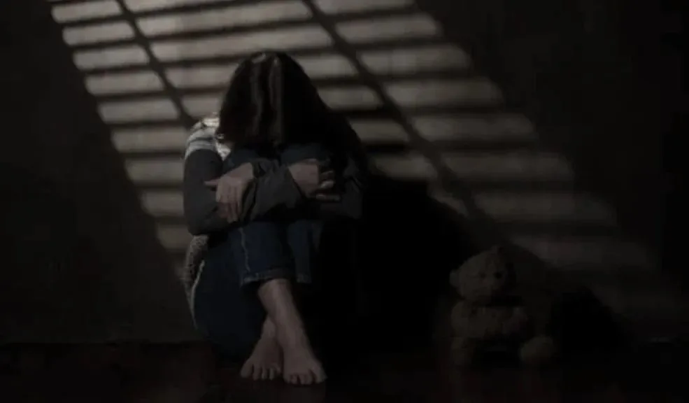 Soacha: capturan al presunto abusador de una niña dentro de un colegio de Bosa 1 Soacha: capturan al presunto abusador de una niña dentro de un colegio de Bosa Después de casi dos meses de huir de las autoridades, finalmente fue capturado en Soacha el hombre de 30 años que habría abusado de una menor de 12 años dentro de un colegio de Bosa, donde ejercía como contador.