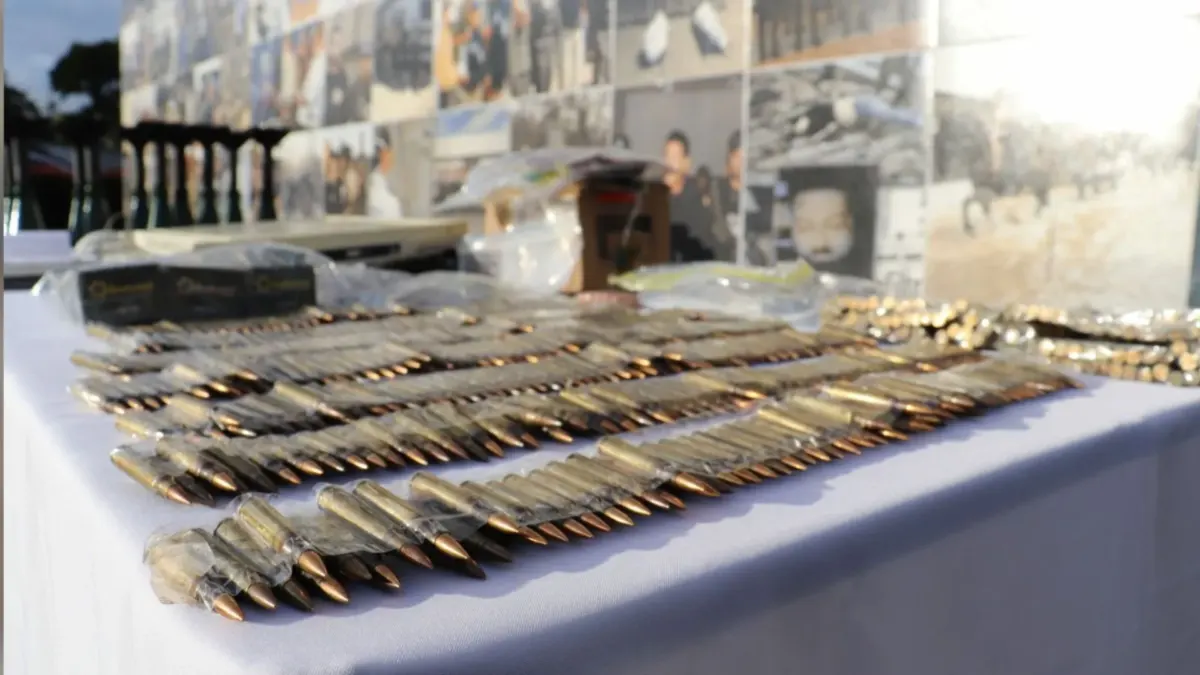 ¿Quiénes son los hombres detrás del arsenal incautado en Usme? 2 ¿Quiénes son los hombres detrás del arsenal incautado en Usme? Las autoridades lograron desarticular un sofisticado taller de armamento artesanal en la localidad de Usme y la captura de dos hombres.
