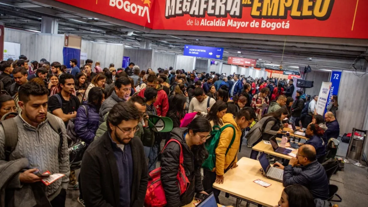 ¿Se quedó por fuera de la ‘Megaferia de Empleo’? Aún puede acceder a las vacantes En la 'Megaferia de Empleo' se inscribieron cerca de 26.000 personas, de las cuales solo asistieron 18.000. Si por algún motivo se inscribió y no pudo asistir, no pierda la esperanza de conseguir trabajo, aún puede aplicar a una de las vacantes disponibles.