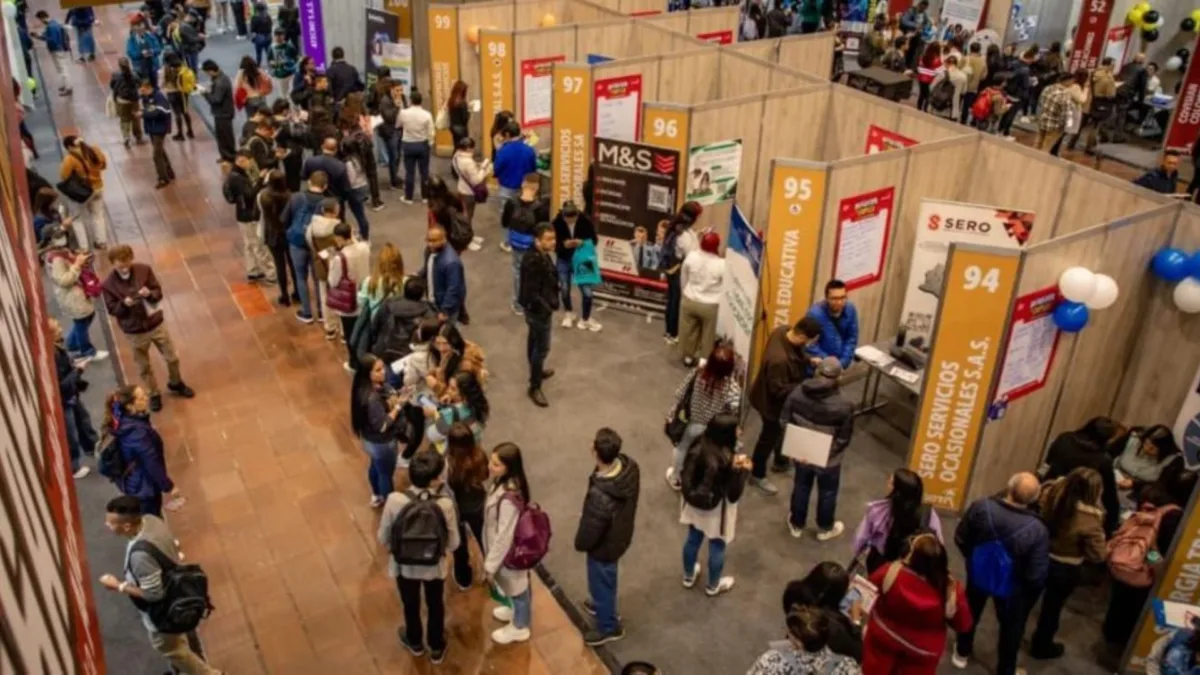 ¿Se quedó por fuera de la ‘Megaferia de Empleo’? Aún puede acceder a las vacantes En la 'Megaferia de Empleo' se inscribieron cerca de 26.000 personas, de las cuales solo asistieron 18.000. Si por algún motivo se inscribió y no pudo asistir, no pierda la esperanza de conseguir trabajo, aún puede aplicar a una de las vacantes disponibles.