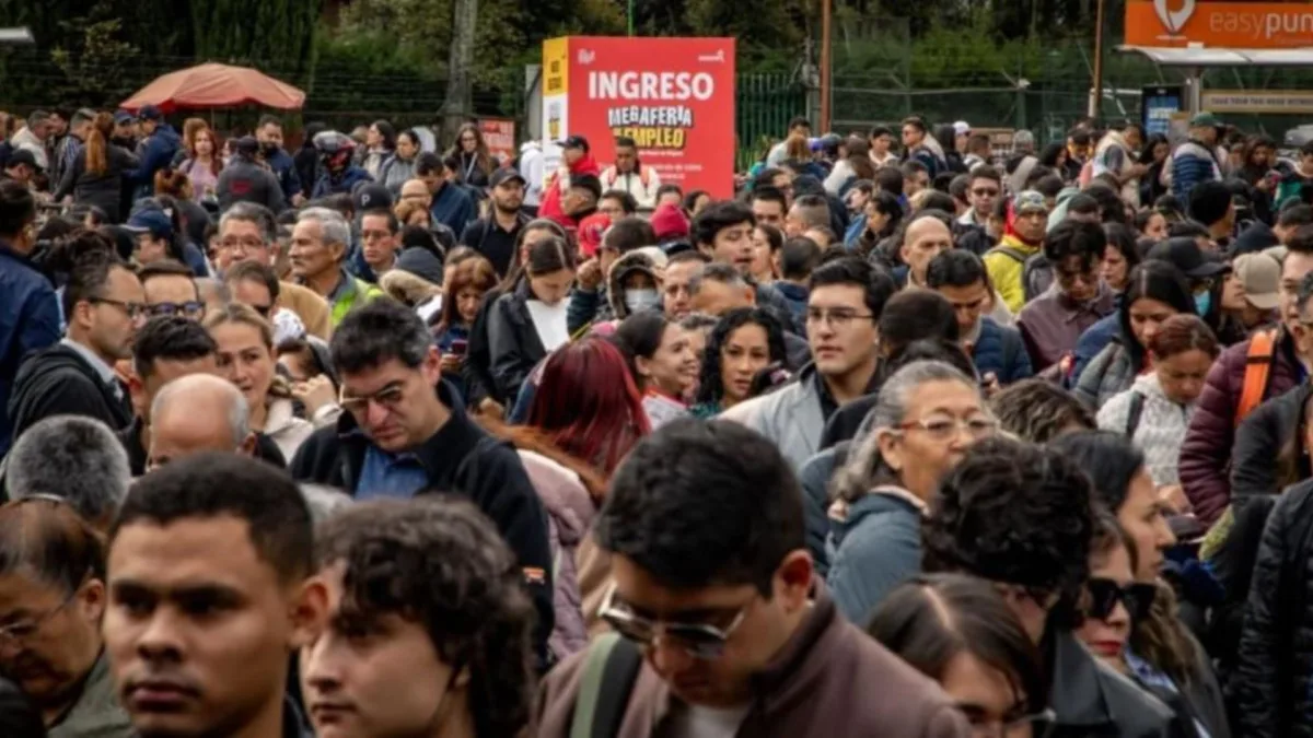 ¿Se quedó por fuera de la ‘Megaferia de Empleo’? Aún puede acceder a las vacantes En la 'Megaferia de Empleo' se inscribieron cerca de 26.000 personas, de las cuales solo asistieron 18.000. Si por algún motivo se inscribió y no pudo asistir, no pierda la esperanza de conseguir trabajo, aún puede aplicar a una de las vacantes disponibles.