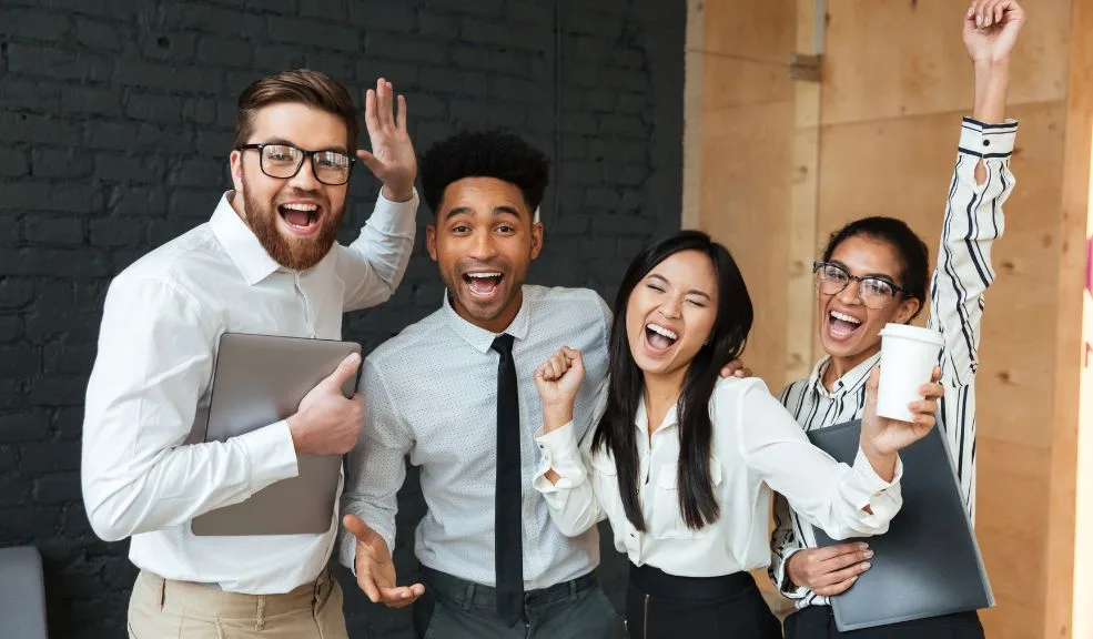 ¡Fórmese gratis para impulsar su negocio! 1.200 cupos en cursos de finanzas y ventas Emprender en la capital exige herramientas sólidas y visión estratégica. Con este propósito nace ‘Conocimiento Pro’, una ambiciosa iniciativa diseñada para fortalecer a 1.200 MiPymes y emprendimientos locales.