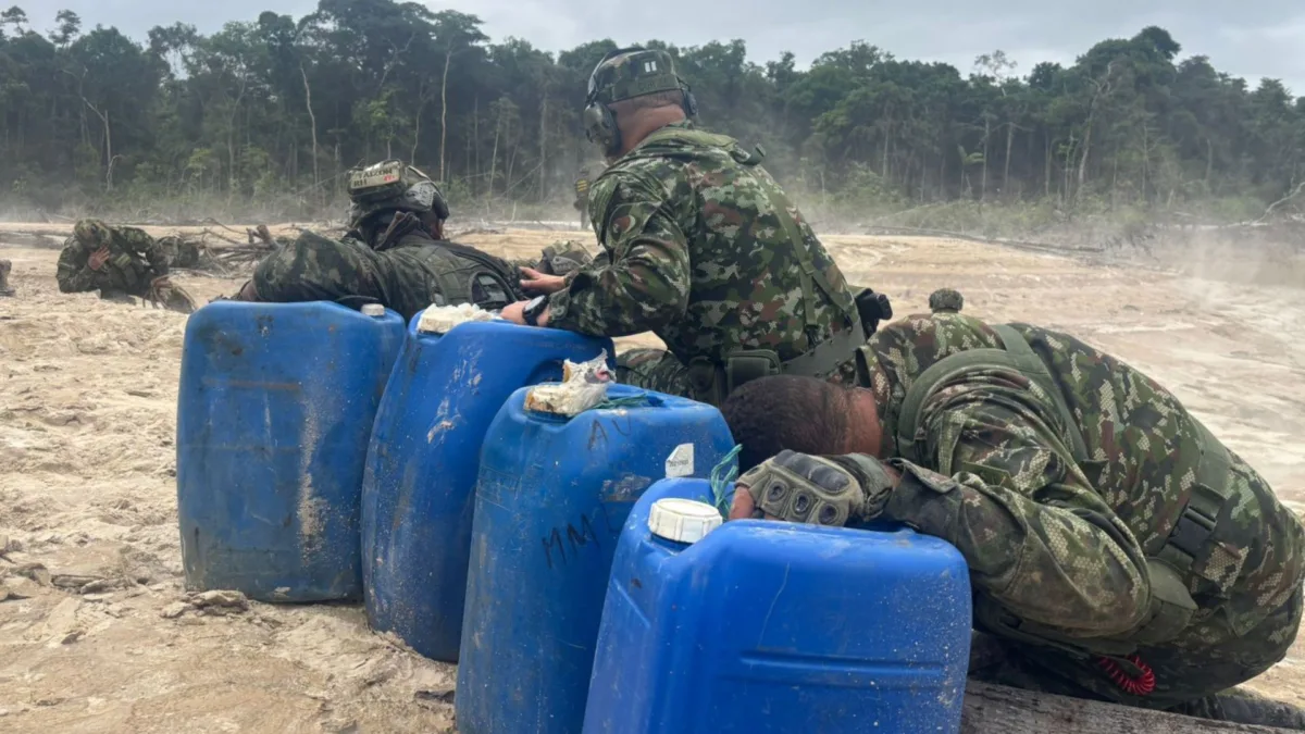 Condenan a ‘Iván Márquez’ por homicidio de cuatro militares Por la muerte de cuatro miembros del Ejército, un juez condenó a Luciano Marín Arango, alias Iván Márquez. La sentencia es de 37 años por los delitos de homicidio agravado, tentativa de homicidio en persona protegida y secuestro extorsivo agravado.