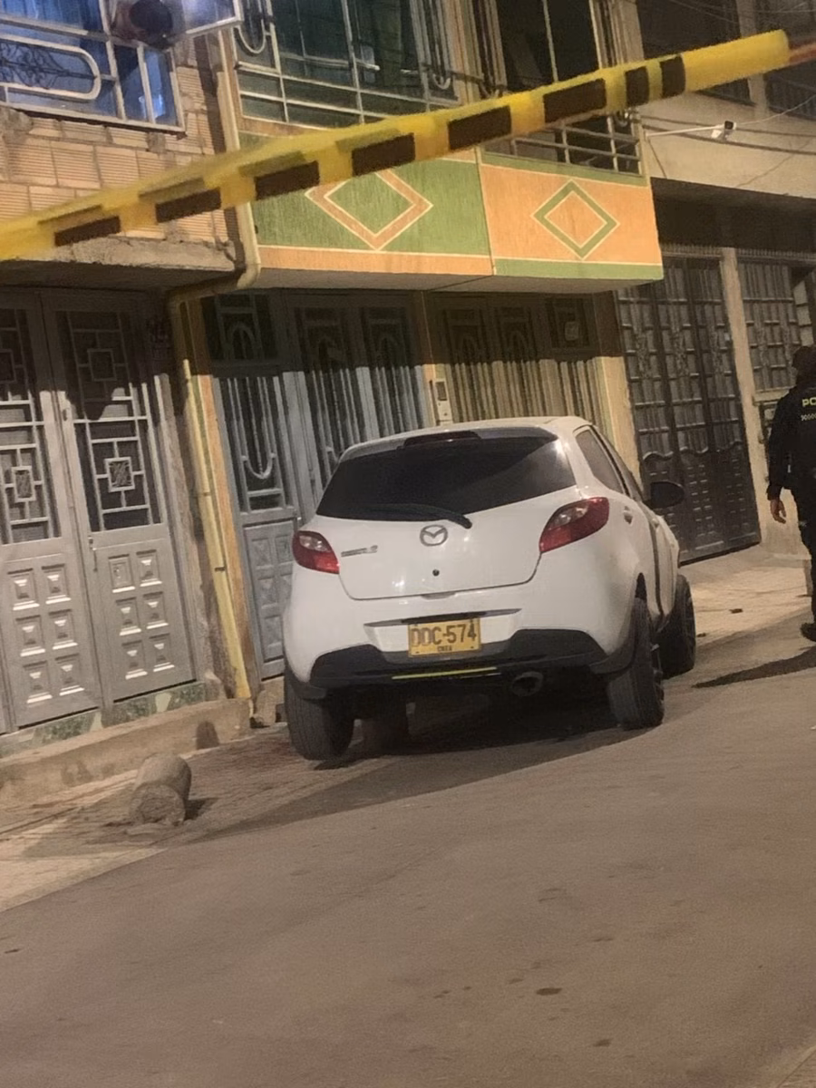 En Kennedy: conductor de aplicación fue atacado a bala en medio de un hurto Un conductor de servicios por aplicación resultó herido en un presunto intento de hurto en Kennedy.