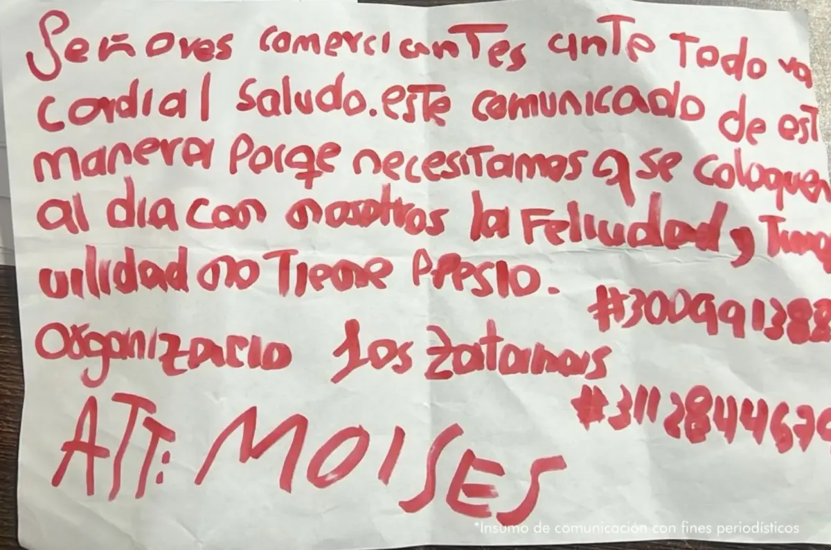 En Soacha: capturan a presuntos armeros de 'Los Satanás' Fueron enviados a 'la cana' dos hombres señalados de ser los armeros de 'Los Satanás', grupo delincuencial asociado a extorsiones al gremio de conductores y comerciantes de Soacha. En el operativo también quedó al descubierto la vivienda que, al parecer, funcionaba como centro de operaciones de actividades criminales inimaginables.