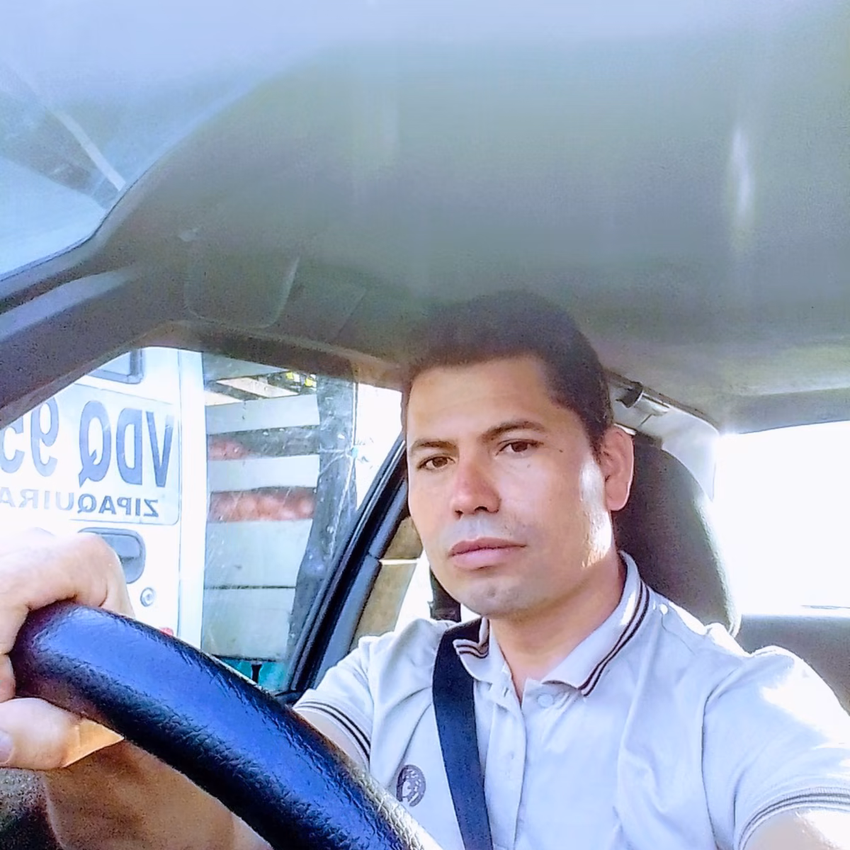 Hallan sin vida a líder comunal desaparecido desde el viernes 2 Hallan sin vida a líder comunal desaparecido desde el viernes La comunidad de La Peña (Cundinamarca) y los sectores aledaños se encuentran de luto tras la confirmación del fallecimiento de Rigo Delio Martínez, reconocido secretario de la Junta de Acción Comunal de la vereda Tarjada.