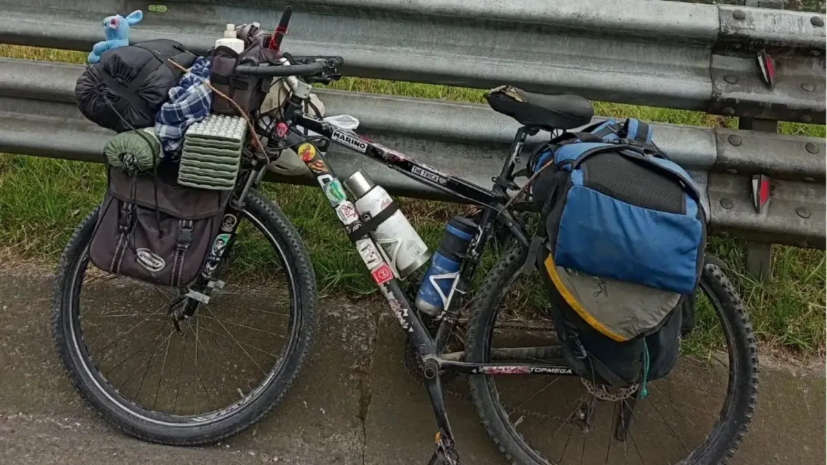 Le frenaron el sueño a Augusto de recorrer el continente en su bici Tras recorrer más de 10.000 kilómetros por Sudamérica, la travesía de Augusto Cardinale se ha visto frenada por un lamentable incidente en la capital colombiana.
