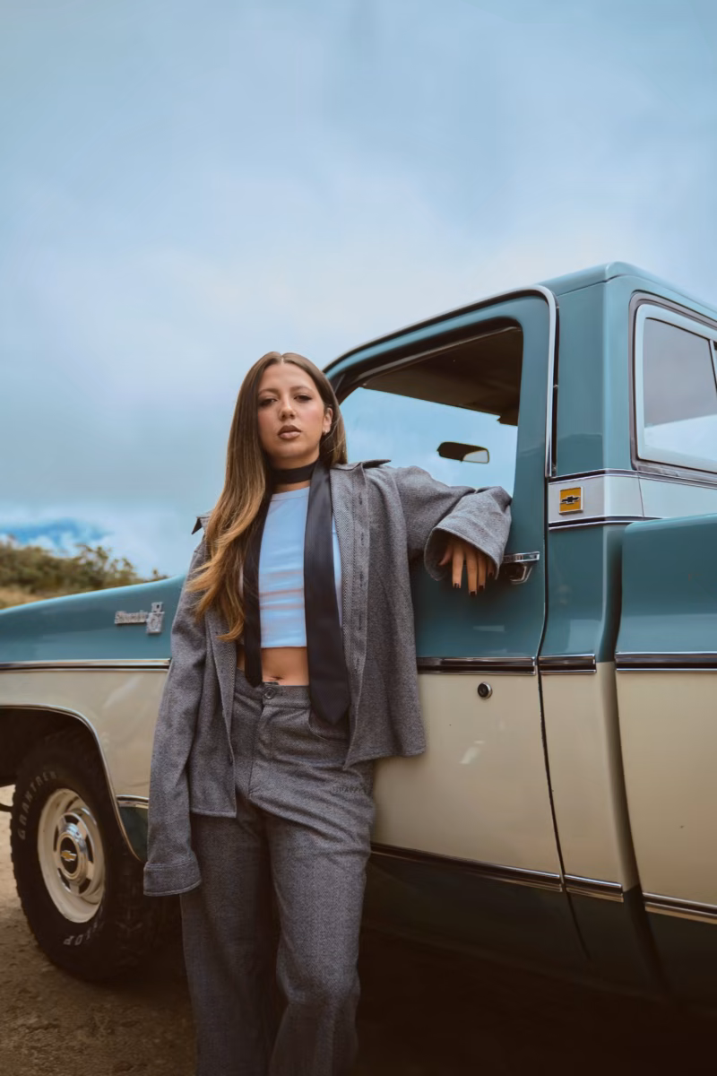 Paréntesis: el manifiesto musical donde Natalia Natalia se atreve a incomodarse. Entrevista Natalia Natalia presenta 'Paréntesis', su EP. Un viaje musical que recorre desde la rabia del desamor hasta la paz de la soledad. Hablamos con ella sobre el reto de colaborar con raperos, su evolución tras Ventino y por qué el escenario sigue siendo su lugar más seguro.