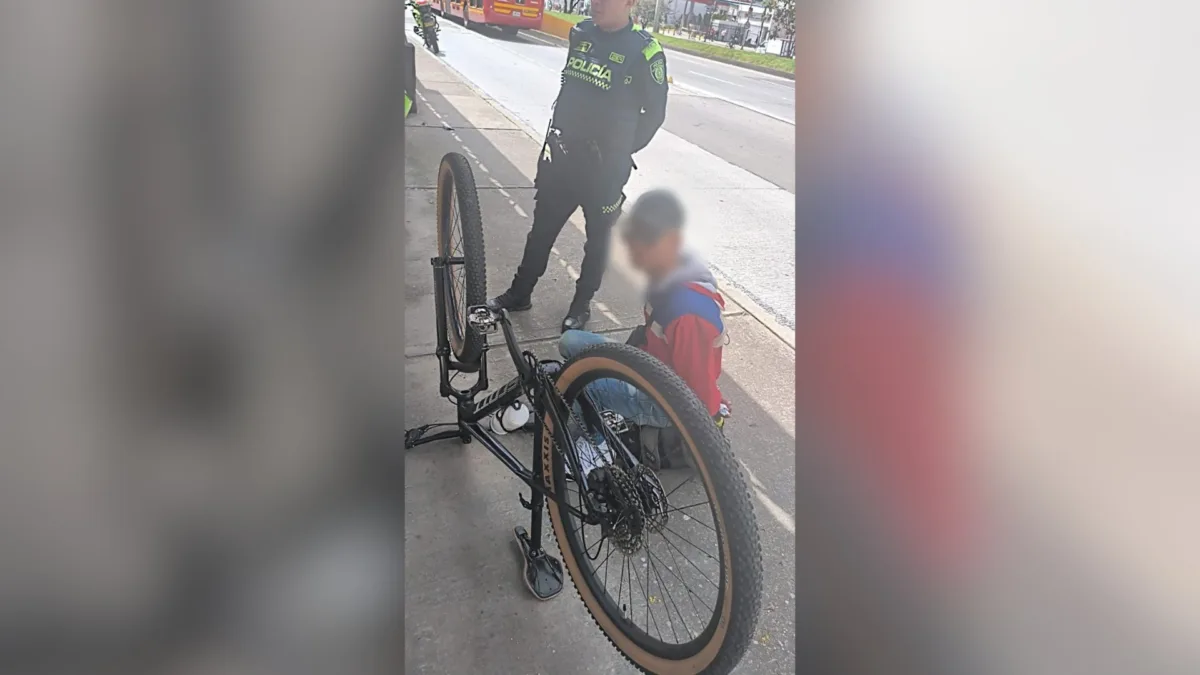 Capturan a un hombre que robó una bicicleta y huyó en TransMilenio En una operación de alta precisión coordinada por el sistema de videovigilancia de la ciudad, las autoridades lograron la captura de un joven de 21 años tras hurtar una bicicleta en el norte de Bogotá.