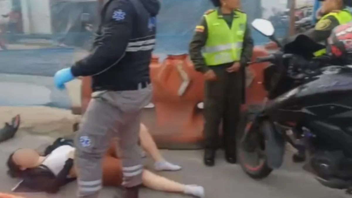 Tránsito caótico en la avenida Américas por accidente entre dos motos El tránsito en la avenida Américas se redujo a un carril por el siniestro entre los dos motociclistas.