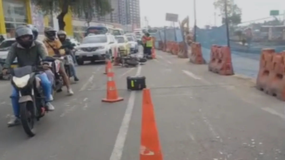 Tránsito caótico en la avenida Américas por accidente entre dos motos El tránsito en la avenida Américas se redujo a un carril por el siniestro entre los dos motociclistas.