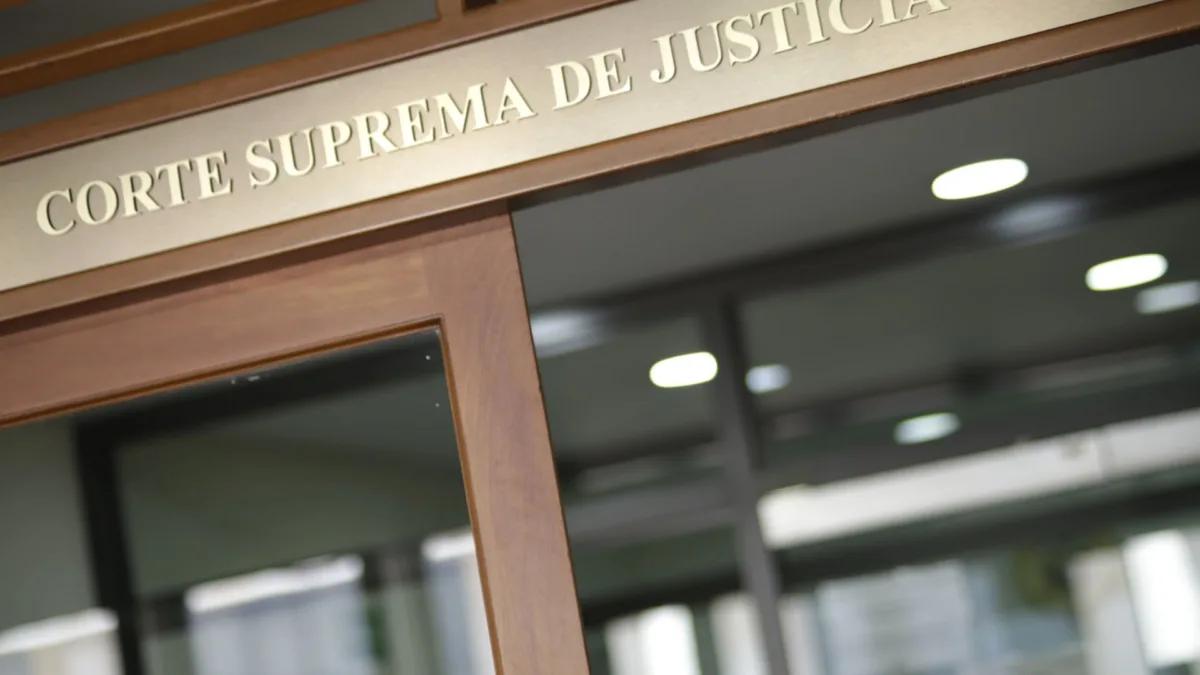 ¡Ojo con esto! Quejarse del maltrato de un contratista no justifica un despido 1 ¡Ojo con esto! Quejarse del maltrato de un contratista no justifica un despido La Sala de Casación Laboral de la Corte Suprema de Justicia advirtió que ningún trabajador puede ser despedido por denunciar maltrato, aunque el presunto agresor sea un contratista o asesor externo que ejerza autoridad dentro de la empresa.
