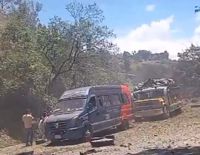 EXPLOSIÓN EN LA VÍA PANAMERICANA, EN CAUCA, DEJA VÍCTIMAS Y GRAVES DAÑOS