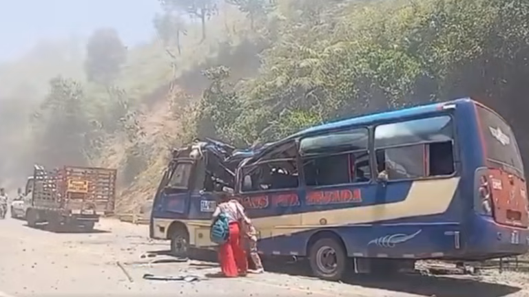 EXPLOSIÓN EN LA VÍA PANAMERICANA, EN CAUCA, DEJA VÍCTIMAS Y GRAVES DAÑOS