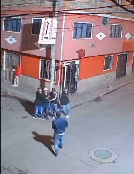 En Soacha: pelea callejera deja un joven muerto y otro herido Un violento altercado cobró la vida de Hugo Nayb Orozco Carvajal en el municipio de Soacha, Cundinamarca.