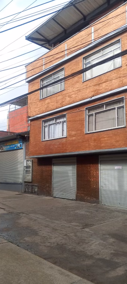 En Tunjuelito: intolerancia entre vecinos dejó una víctima mortal Un nuevo hecho de intolerancia en Venecia (Tunjuelito) cobró la vida de Óscar González Soler, un reconocido trabajador del sector.