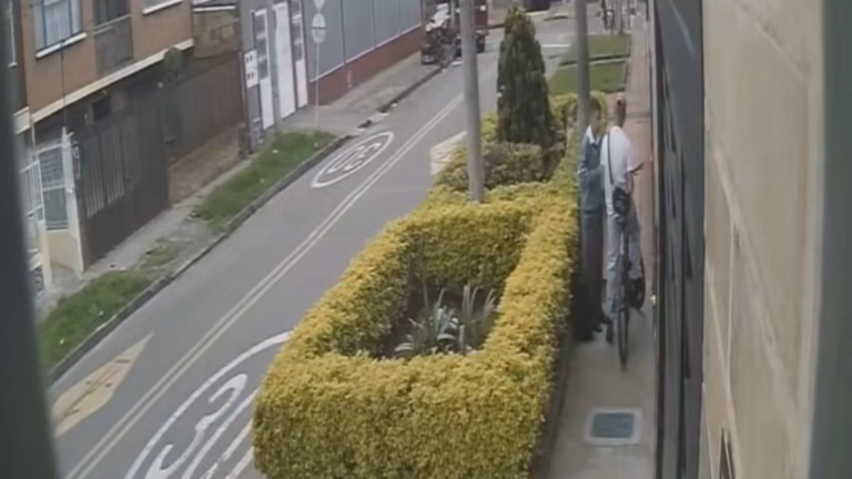 En video sinvergüenza robó a un joven estudiante en Kennedy