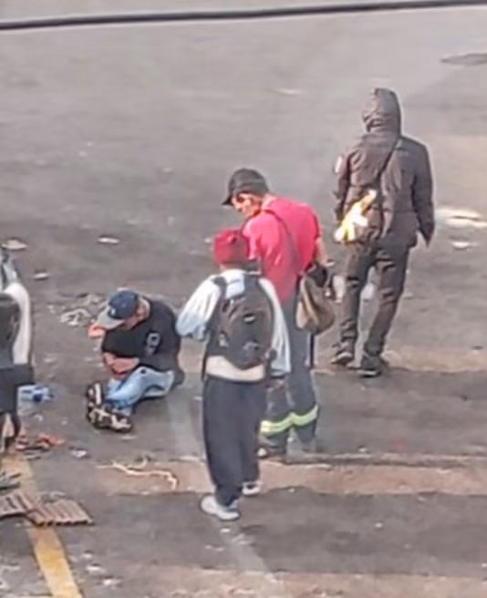 Vecinos del Quiroga denuncian crisis por basuras e inseguridad en contenedores 4 Vecinos del Quiroga denuncian crisis por basuras e inseguridad en contenedores El barrio Quiroga, en la localidad de Rafael Uribe Uribe, enfrenta una problemática social y de salubridad por la gestión de los contenedores de basura.