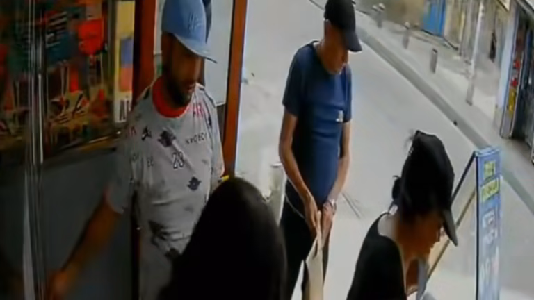 ¡Pilas! Delincuentes usan excremento de perro para engañar y robar