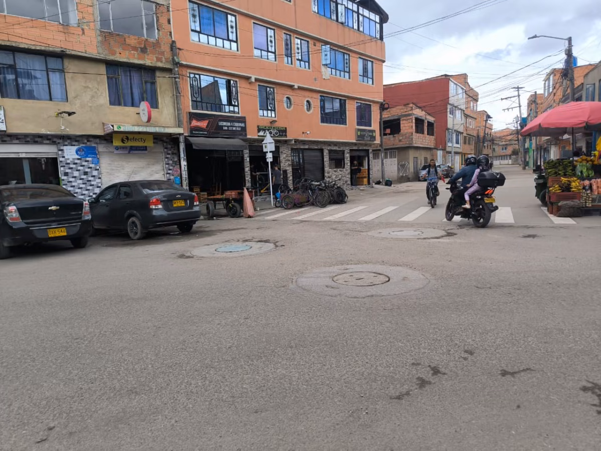 Balacera en Bosa dejó un muerto y un herido en Villa Emma Un violento atentado a bala cobró la vida de un joven de 19 años identificado como Leiber Oliveros, en la localidad de Bosa.